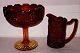 Sukker -og 
flødesæt i 
presset rødt 
glas fra Fyens 
Glasværk. Fra 
ca. 1930. 
Fremstår i god 
stand. ...