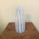 Murano vase med 
blå og hvide 
striber.
Ca 1970
Højde 27cm.
Fin stand.