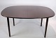 Spisebord af 
mørkt mahogni 
designet af Ole 
Wancher 
fremstillet hos 
P. Jeppesen. Et 
bord af meget 
...