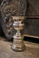 Stor antik , 
1800 tals pokal 
vase på fod i 
fattigmandssølv 
dekoreret med 
bladranke og 
har en ...