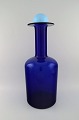 Otto Brauer for 
Holmegaard. 
Stor 
vase/flaske i 
blåt kunstglas 
med lyseblå 
kugle. 
1960'erne. ...