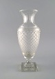 Baccarat, 
Frankrig. Art 
deco vase i 
klart 
krystalglas. 
1930'erne.
Måler: 28 x 11 
cm.
I flot stand.