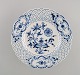 Meissen 
Løgmønstret 
opsats i 
gennembrudt 
porcelæn. 
Tidligt 
1900-tallet.
Måler: 20,5 x 
6,8 ...