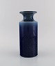 Stig Lindberg 
(1916-1982) for 
Gustavsberg. 
Vase i glaseret 
keramik. Smuk 
spættet glasur 
i blå ...