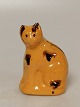 Sparebøsse af 
lertøj i form 
af en kat
Højde 9,5cm.