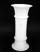 Holmegaard, MB 
serien designet 
af Michel Bang 
i 1981. Stor 
vase i 
formblæst opal 
hvid glas med 
...