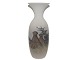 Royal 
Copenhagen Art 
nouveau vase 
dekoreret med 
høstet neg.
Stemplerne 
viser, at denne 
er ...