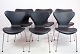 Et sæt af 6 
Syver stole, 
model 3107, 
designet af 
Arne Jacobsen i 
1967 og 
fremstillet af 
Fritz ...