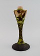 Émile Gallé 
(1846-1904), 
Frankrig. Vase 
i mundblæst 
kunstglas med  
overfang 
udskåret i form 
af ...