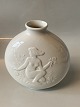 Hans Henrik 
Hansen #Royal 
Copenhagen 
#Blanc de Chine 
vase 
med dekoration 
i relief i form 
af ...