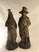 To Teracotta 
Figurer i form 
af fattige mand 
og kone
1800 tallets 
sidste halvdel.
Højde: 27 ...