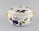 Royal 
Worcester, 
England. Stor 
Evesham 
lågterrin i 
porcelæn 
dekoreret med 
frugter og 
guldkant. ...