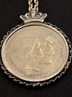 Jubilæums mønt 
i sølv 
montering med 
830s kæde 80 
cm. emne nr. 
508045