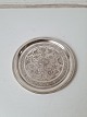 Persisk sølv 
bakke 
Diameter 10 
cm.