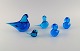 Ronneby, 
Sverige. Fem 
fugle i blåt 
mundblæst 
kunstglas. 
1970'erne.
Største måler: 
16 x 12 ...