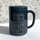 Bornholmsk 
keramik, 
Michael 
Andersen, Blå 
glaseret krus, 
12cm høj, 8cm i 
diameter, Nr. 
6172 *Pæn ...