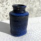 Keramik vase, 
Med blå glasur, 
10,5cm høj, 
6,5cm i 
diameter, 
Design Poul 
Jacob Nielsen 
*Pæn stand*