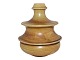 Gul keramik 
vase i flot 
kvalitet.
Der er en for 
os ukendt 
signatur.
Højde 12,0 
cm., bredde ...