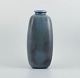 Stor Knabstrup 
keramikvase med 
glasur i blå og 
grå nuancer. 
1960'erne.
Måler: H 43,0 
x D 15,0 ...