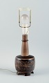 Nils Thorsson, 
f. Eslöv 
(1898-1975).
Royal 
Copenhagen 
bordlampe af 
porcelæn opsat 
på fire ...