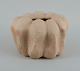 Christina Muff, 
dansk 
samtidskeramiker 
(f. 1971).
Organisk 
unika-vase 
lavet af rå, 
ubelagt ler. 
...