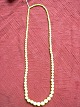 Flot  og 
velholdt
Elfenbens 
halskæde
Længde: 85 cm
Flot og 
velholdt
Solgt