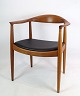 Dette er en 
teak og 
læder-stol 
designet af 
Hans J. Wegner 
for Johannes 
Hansen i 
1950'erne. ...