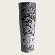 Bjørn Wiinblad, 
Nymølle, Vase, 
"Tre Gratier", 
28,5cm høj, 9cm 
i diameter, Nr. 
3159- 1317 *Pæn 
stand*