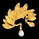 Jean Larsen 
halsvedhæng. 
Vedhæng af 18 
kt. guld. Blade 
prydet med hvid 
perle.
H. 3,5 cm. B. 
3,5 ...