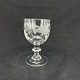 Højde 10 cm.
Egeløvsglas er 
første gang i 
nævnt 
Holmegaards 
katalog fra 
1853, men her 
kaldt ...