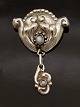 Art Nouveau 826 
sølv broche 6 x 
4,2 cm. med 
måne sten emne 
nr. 532794