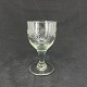 Højde 11 cm.
Flot slebet 
vinglas nr. 1 
fra Holmegaard 
Glasværk.
Glasset 
optræder i 
værkets ...