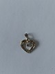 Hjerte med sten 
i sølv
Stemplet 925
Guldsmed:ukendt
Højde 
18,08 mm ca
Pæn og 
velholdt stand