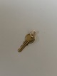 Nøgle i 
Charms/Vedhæng 
#14karat Guld
Stemplet 585
Guldsmed:ukendt
Højde 
1,8 cm
Højde 18,5 mm 
...