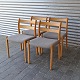 Dansk designet 
egetræs stole 
med stofsæde 
model 84. 
Sættet består 
af 6 styk
Designer Niels 
...