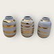 Kähler keramik, 
3 minature 
vaser med 
guldstriber, 
8cm høj, 6cm i 
diameter *Pæn 
stand*