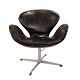 Arne Jacobsen; 
Svanen, design 
stol i original 
stand og med 
originalt sort 
skind. Designet 
af ...
