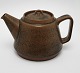 Knabstrup 
stoneware, 
Nøddebo brun 
udgave af 
Knabstrupstellet.
 Tekande. Højde 
14,5 cm. Pris: 
350 ...