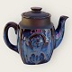 Bornholmsk 
keramik, 
Søholm, Tekande 
med blå glasur, 
Nr. 2386, 20cm 
høj, 21cm bred 
*Pæn stand*