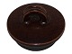 Saxbo keramik, 
brunt låg.
Indvendig 
diameter 5,2 
cm.
Mærket med 
nummer 1.
Perfekt stand.