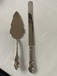 Lagkage kniv og 
spade i 
Sølvplet
Kagekniv 
længde 35,5 cm
Spade Længde 
29,5 cm ca
Pæn og ...