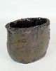 En oval keramik 
vase med 
brunlige farver 
med fin glassur 
fra omkring år 
1960'erne. 
H:13  B:15  
...