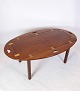 Butler sofa 
bord i poleret 
mahogni med 
messing beslag 
fra omkring år 
1940'erne.
Mål i cm: H:50 
...