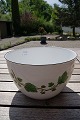 Stor Krenitskål 
salatskål fra 
svenske Kockums 
i pæn stand.
H ca. 12,5cm - 
Ø 20,5cm