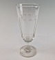 Holmegaard 
porterglas. 
Mundblæst.
Lange 
facetter, kort 
stilk.
Højde 16 cm 
diameter 6 cm