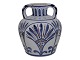 Hjorth keramik 
fra Bornholm 
vase med blå 
dekoration.
Dekorationsnummer 
Z71.
Højde 12,5 ...