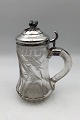 Glas Ølkrus med 
Sølvmonteret 
ornamental låg
Måler 19,5cm / 
7.68 inch