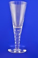 Kastrup 
glasværk, 
pokalglas gjort 
som spidsglas 
på flad fod, 
glat kumme 
Højde 24,6 cm, 
Diameter ...