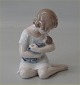 Kgl. figur fra 
Royal 
Copenhagen 1938 
RC Pige med 
dukke  Ada 
Bonfils 13 cm  
I hel og fin 
stand 

