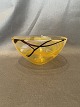 glasskål i 
klart glas med 
gulige og  
brune farver
Costa Boda, 
stemplet
H: 11 cm, D: 
22,5 cm
